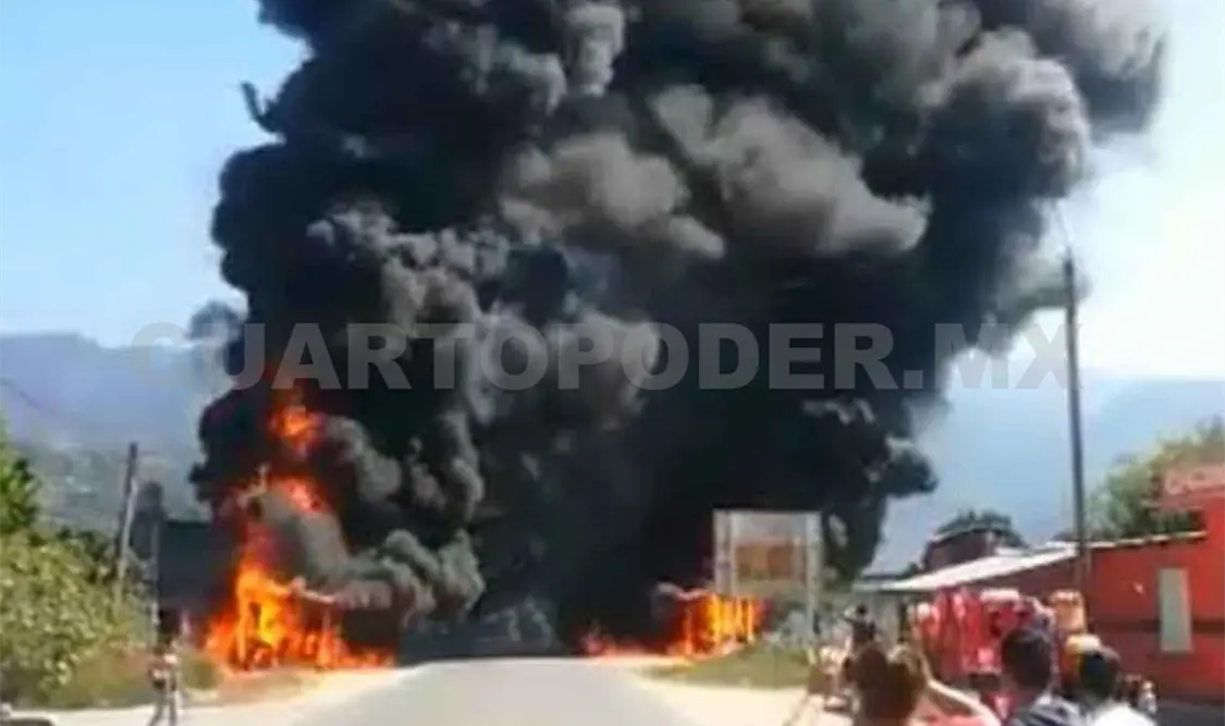 Encapuchados incendian negocio de gasolina ilegal