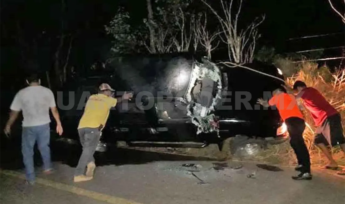 Ebrio profesor volcó y agredió a sus auxiliadores