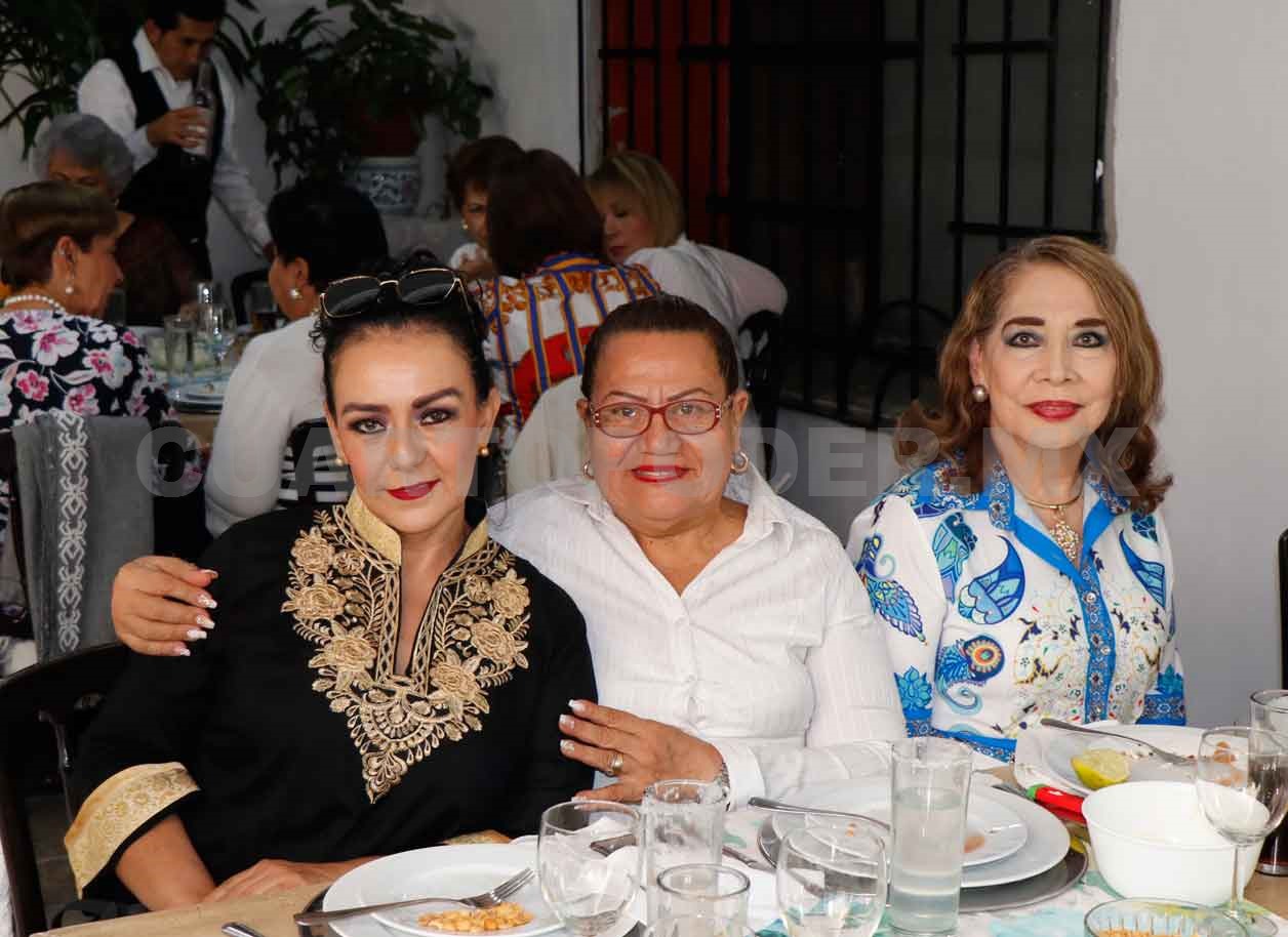 Hilda celebró con sus amigas
