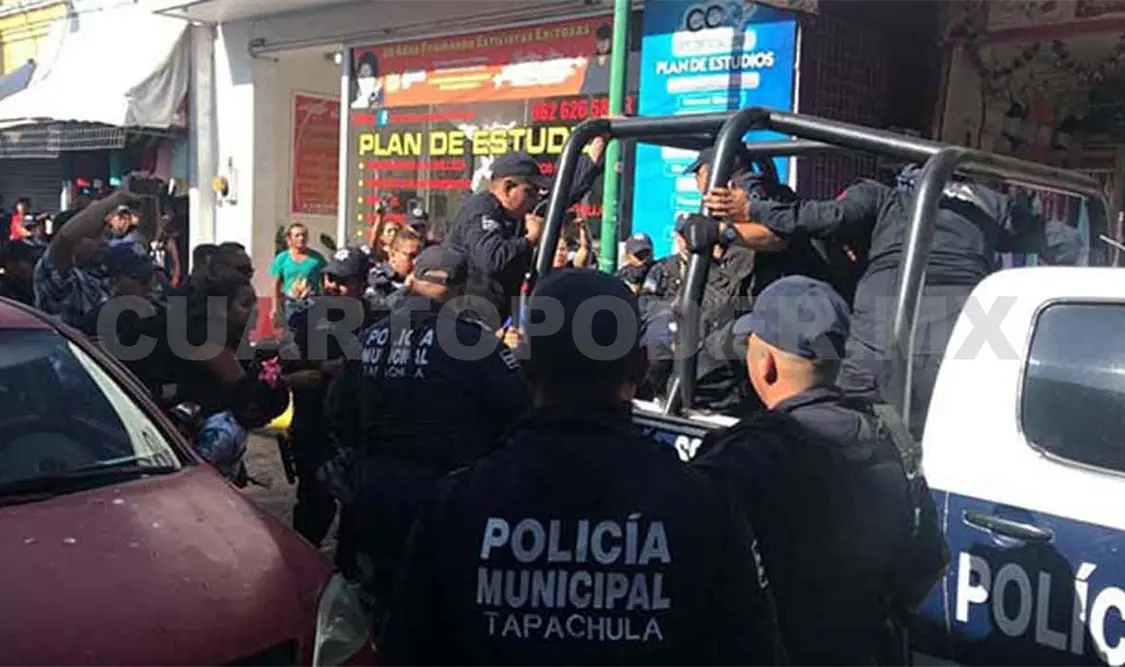 Acusan a policías de robar ocho mil pesos a un comerciante
