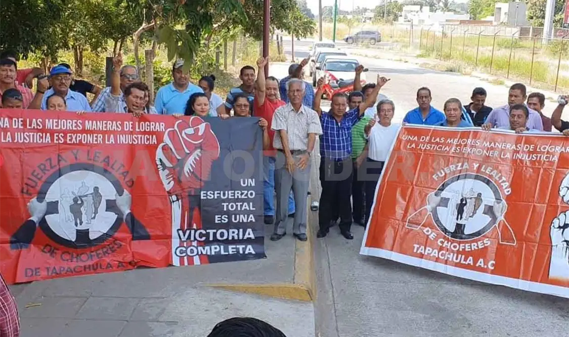 Denuncian invasión de rutas en Tapachula