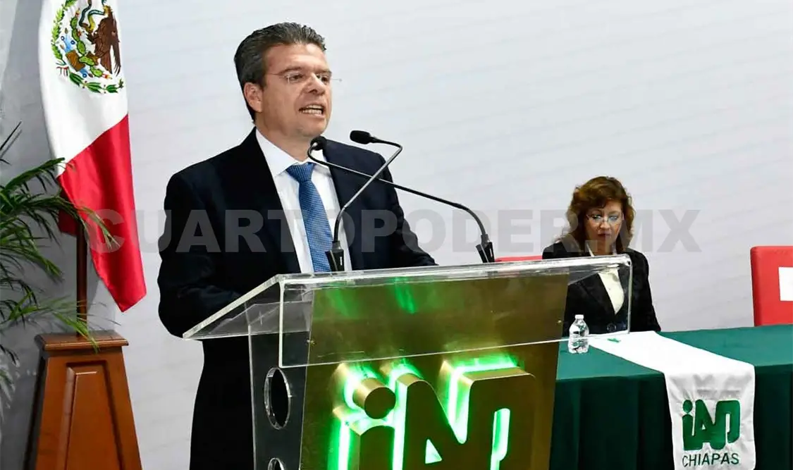 Asiste Brito a ceremonia de graduación del IAP