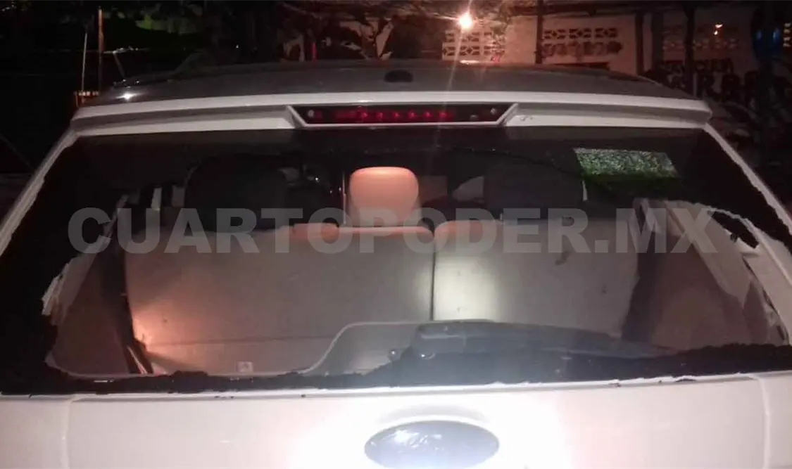 Ataque deja a policía y a su suegra heridos