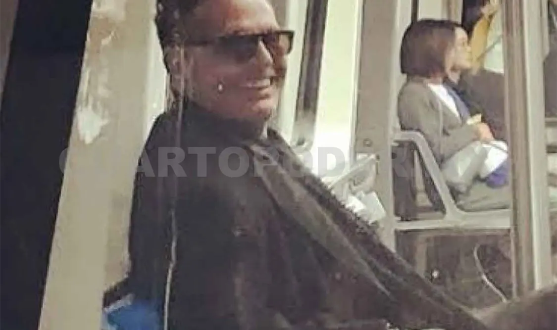 Captan a Luis Miguel viajando en el metro