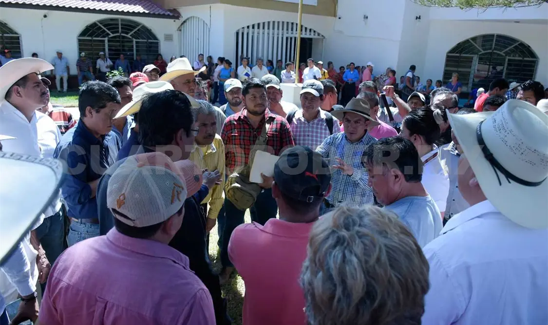 Proveedores exigen 40 por ciento de “moche”