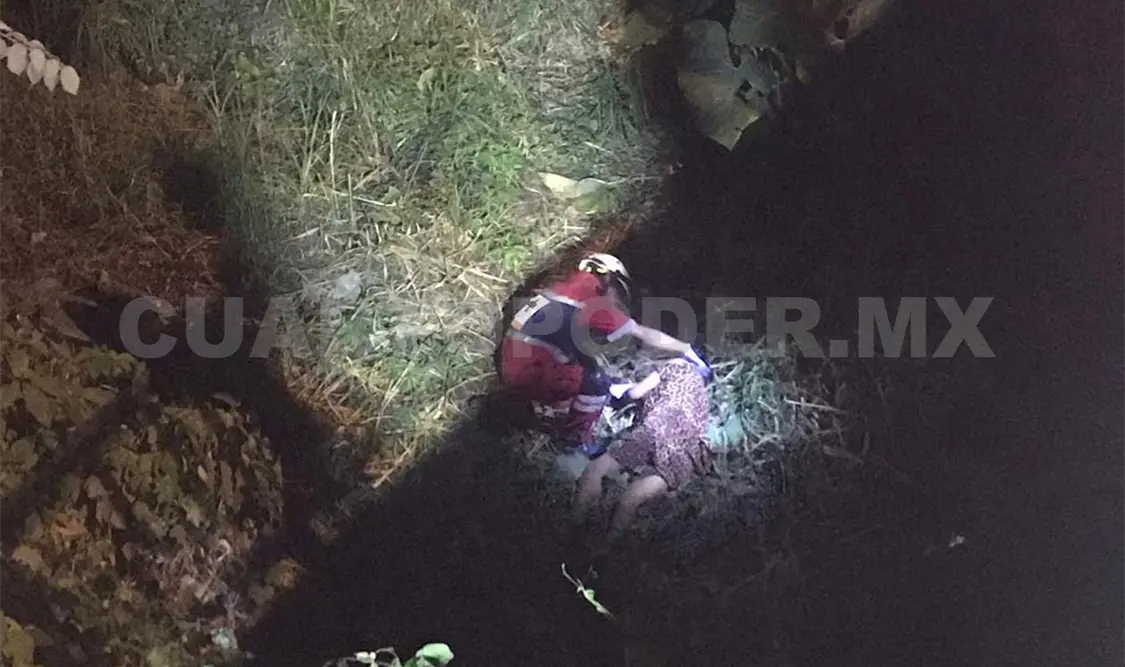 Encuentran a mujer tirada al fondo del río Sabinal