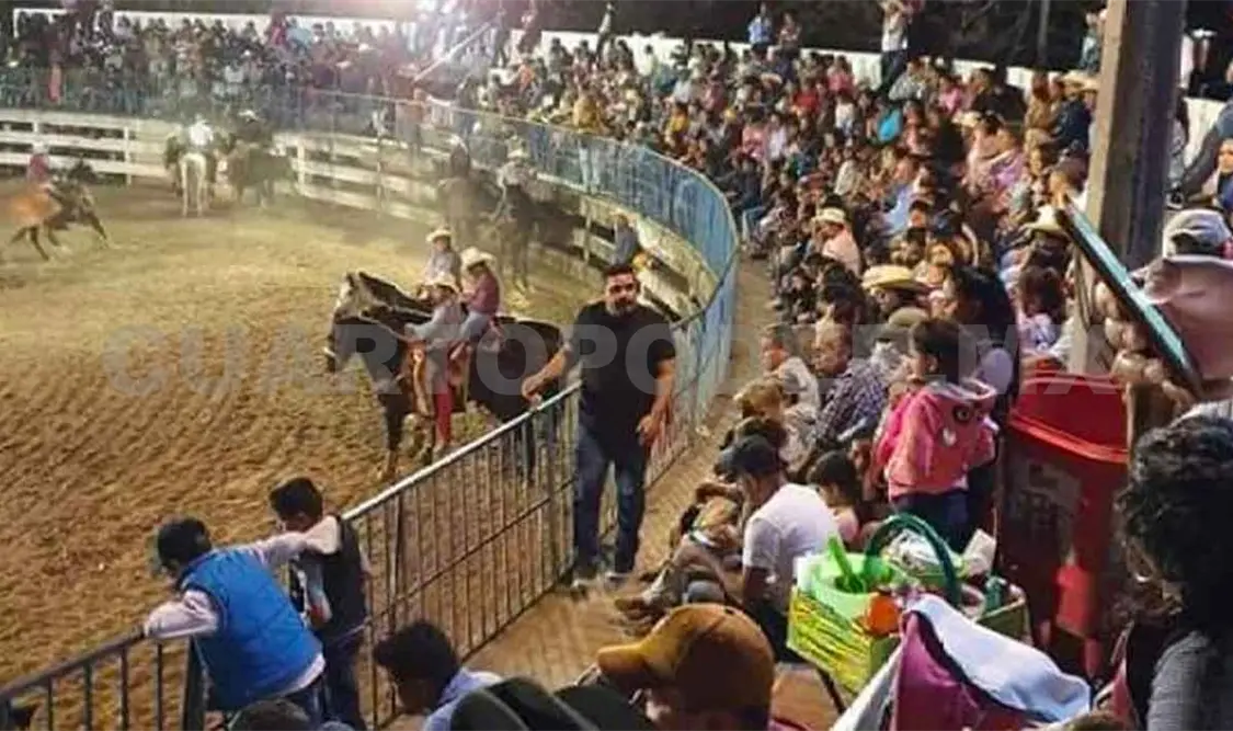 Hombres armados disparan en jaripeo