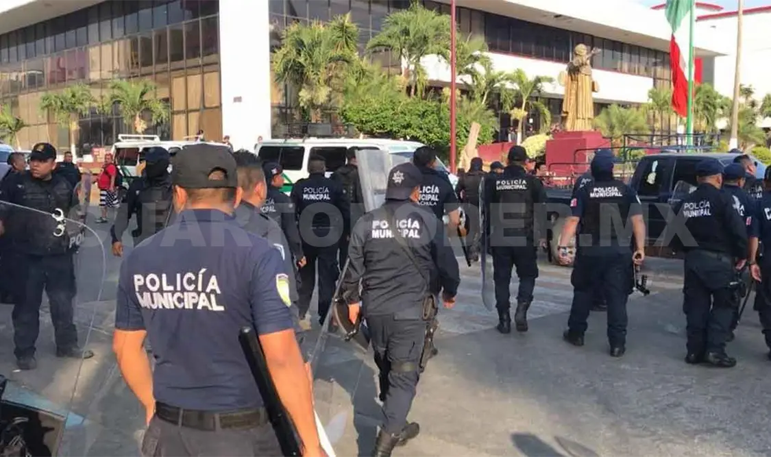 Cesan a tres policías por agresión a indígenas