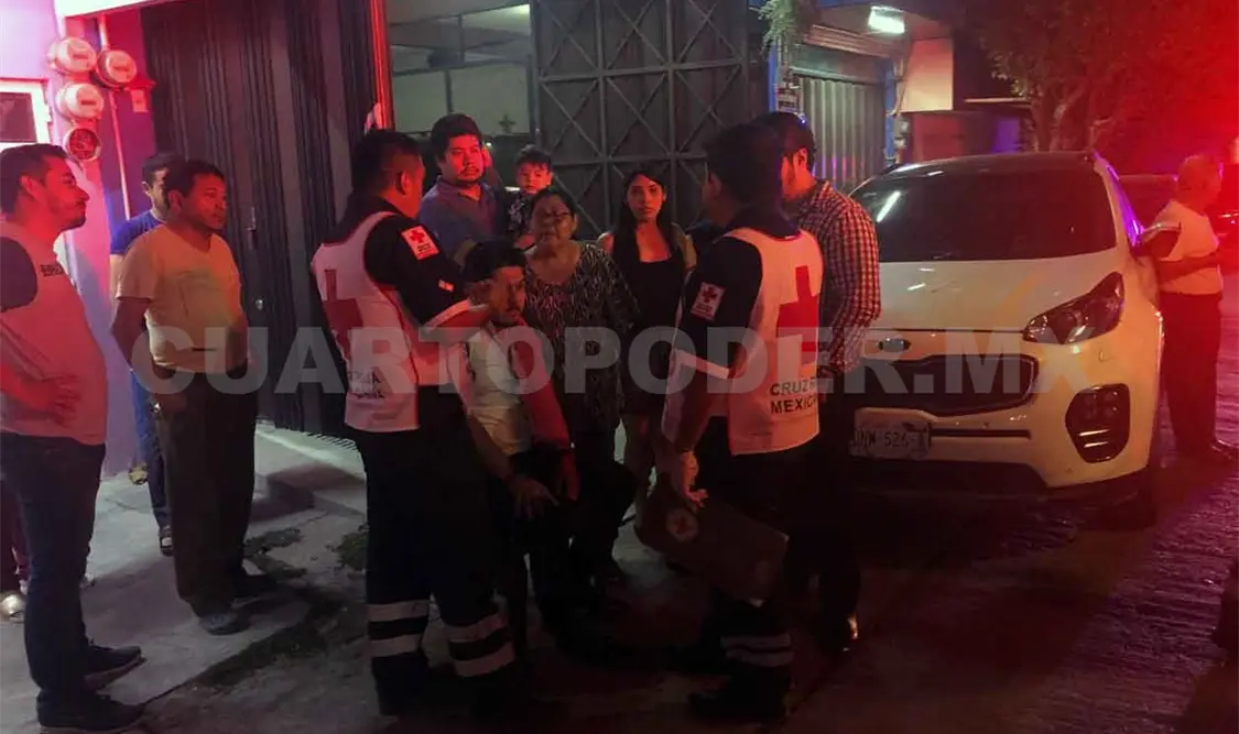Lo arrollan al descender de auto frente a su casa