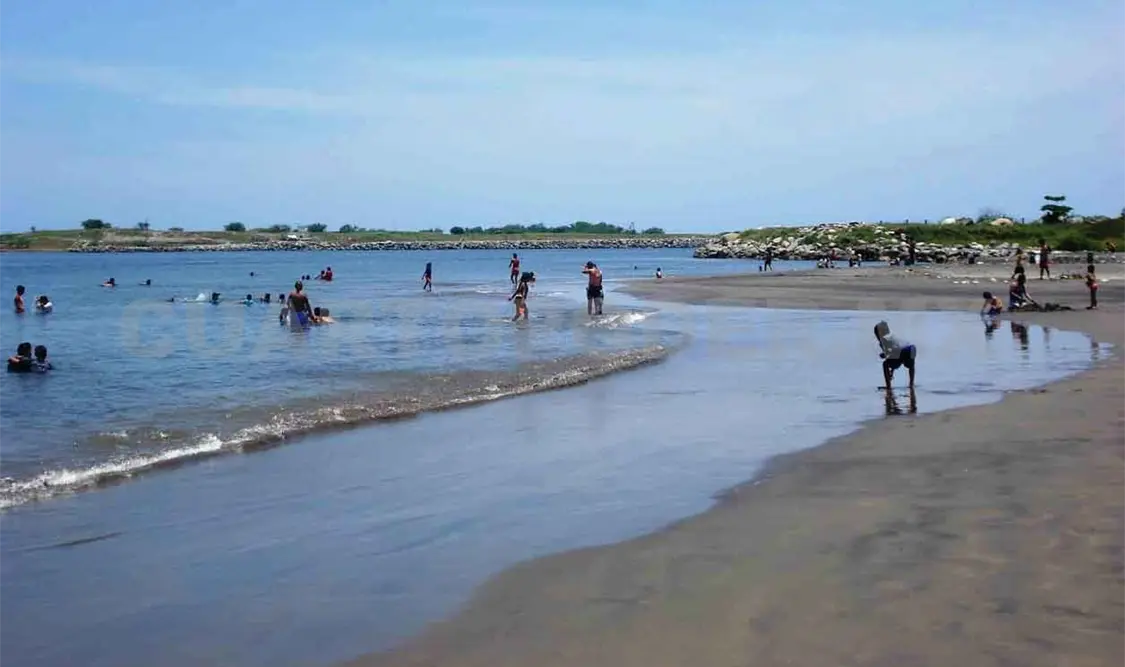 Alertan sobre los riesgos de bañarse en playas