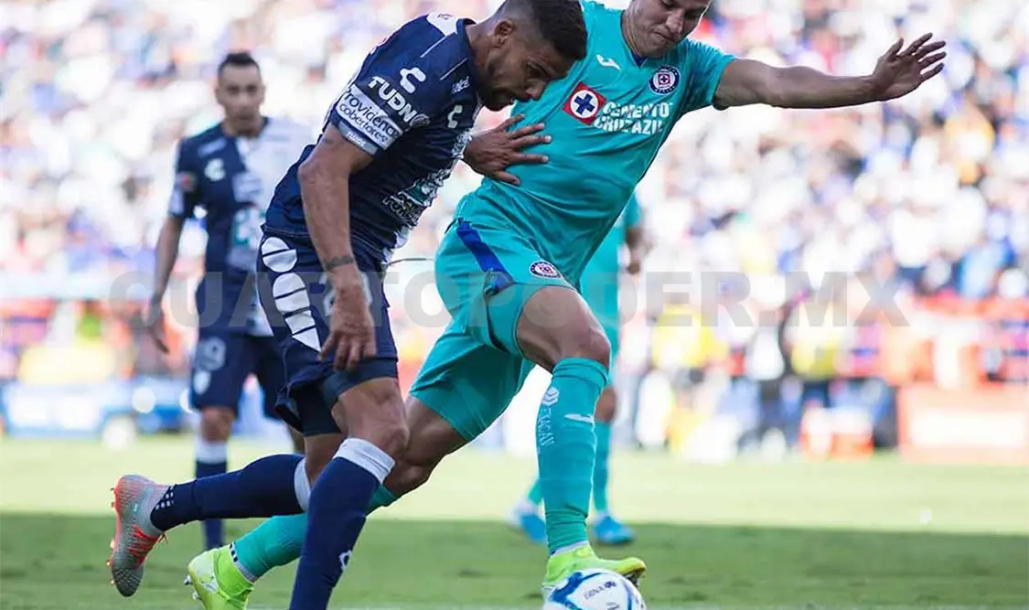 Pachuca enfrenta a Cruz Azul en el estadio Azteca