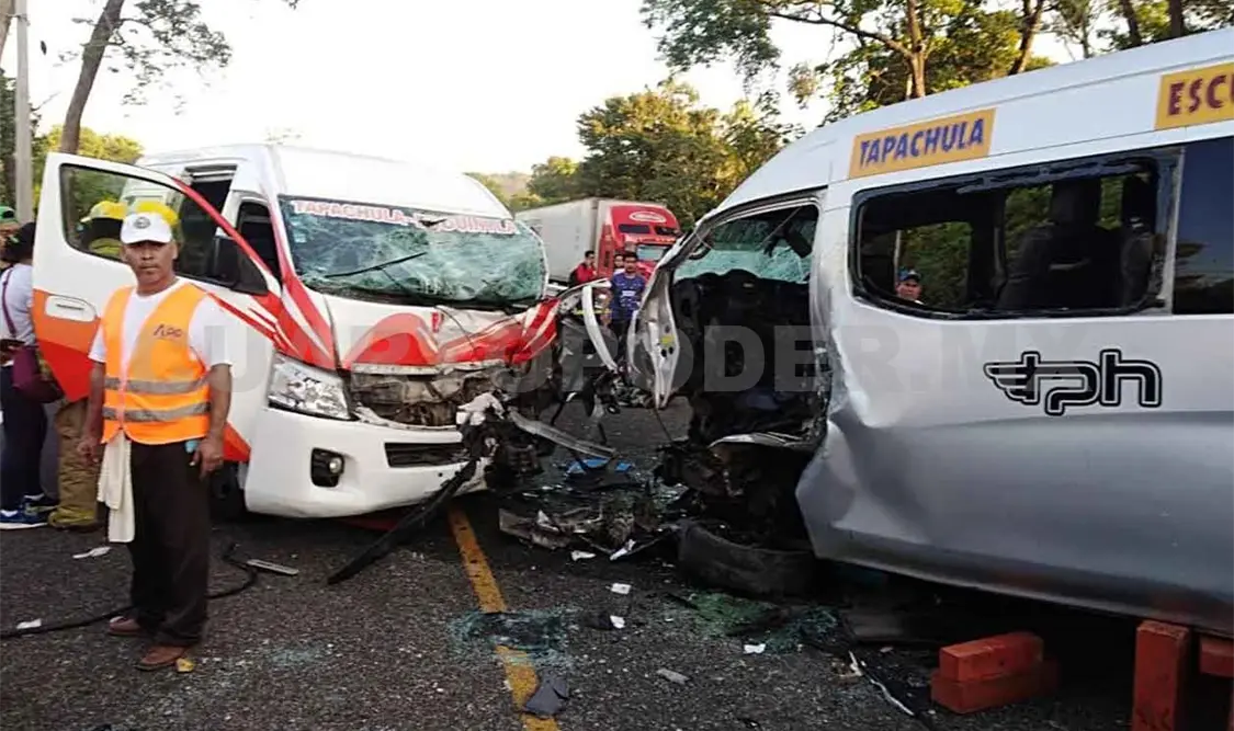 Encontronazo de colectivos se salda con 17 lesionados