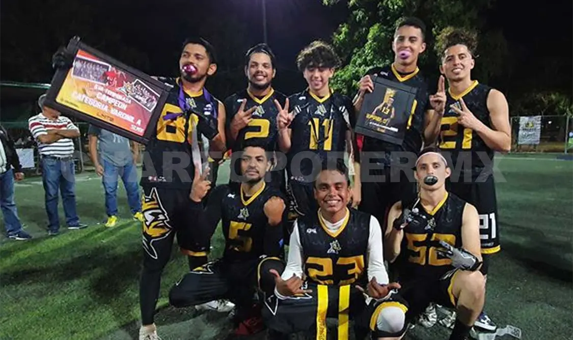 Cientos de aficionados presenciaron el partido definitivo de la temporada. Guillermo Ramos/CP
