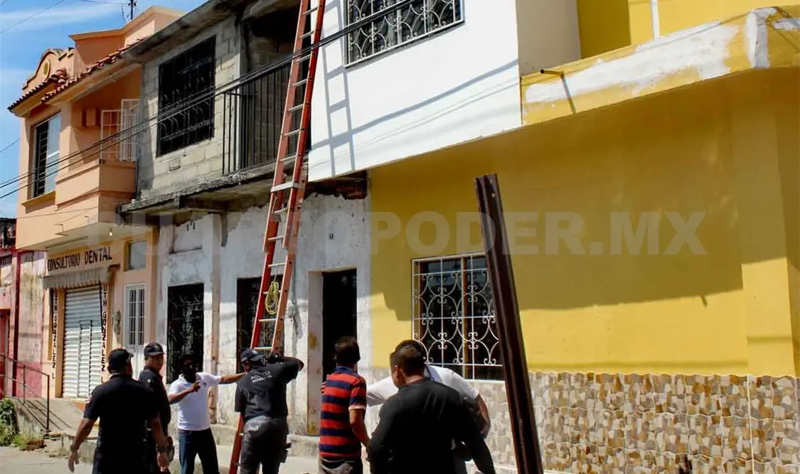 Obreros quedan heridos tras descarga eléctrica