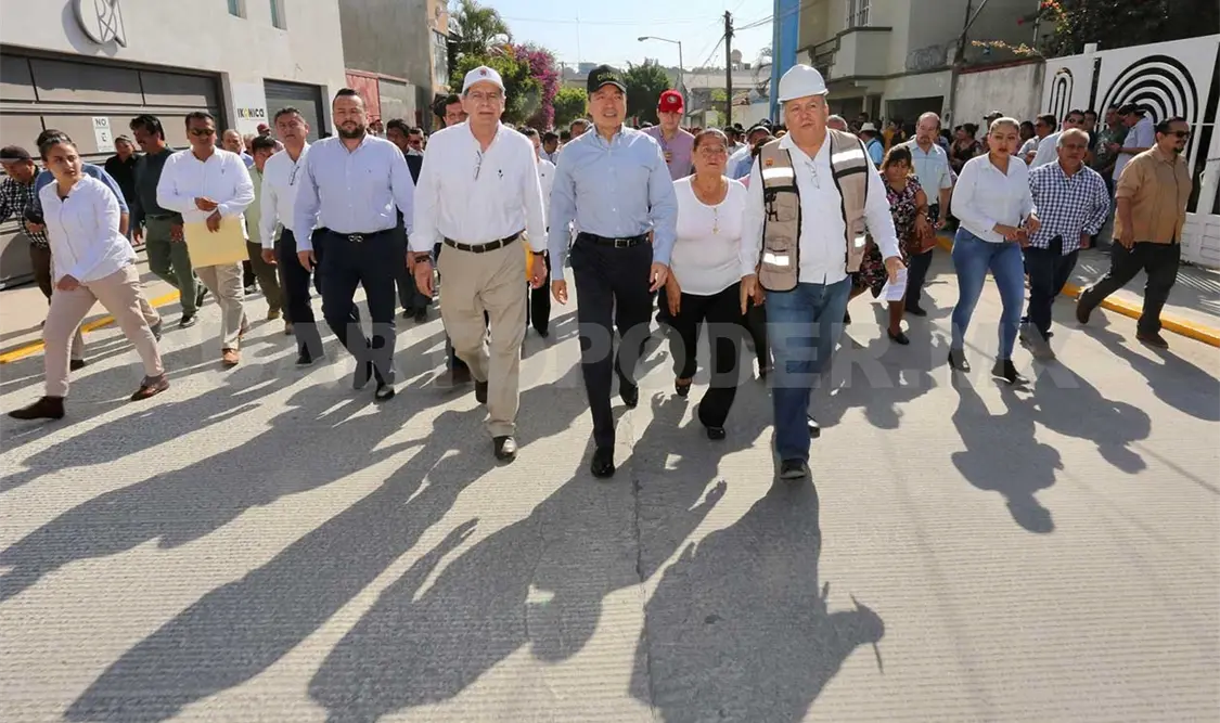 Inaugura REC pavimentación de calles y avenidas