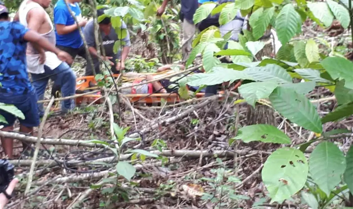 Localizan cuerpo al fondo de un barranco