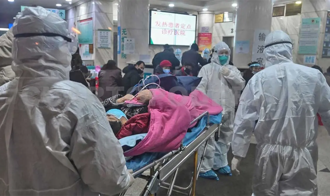 El número de muertes por el nuevo coronavirus en China superó el domingo (hora local) la barrera de mil 600. Twitter