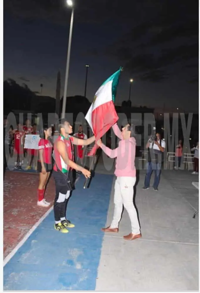 El protocolo cívico fue parte de la inuiguración del campeonato deportivo. Cortesía