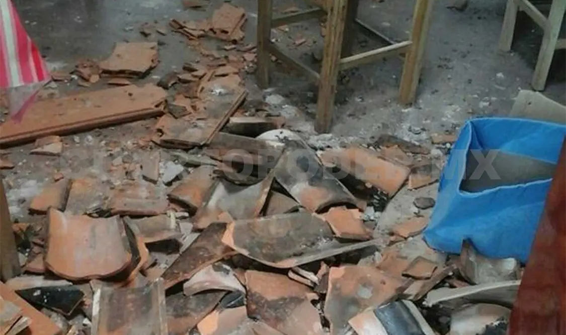 Albañil cae de techo de casa y se lesiona