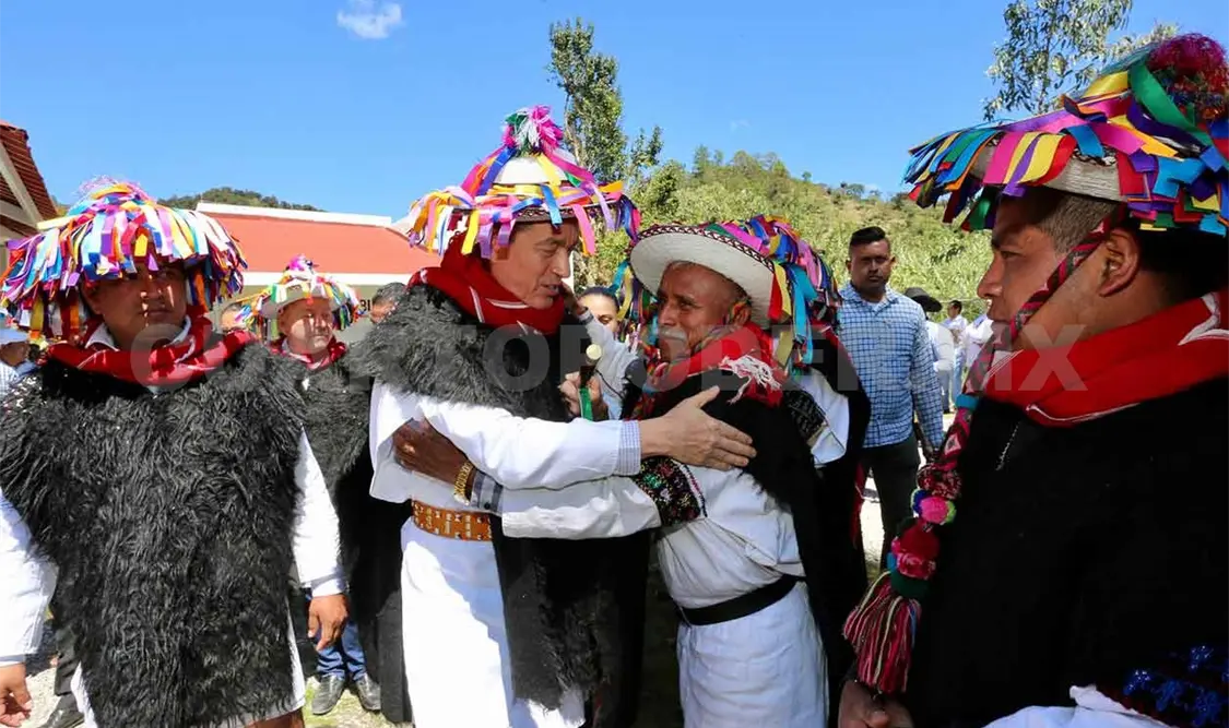 Inaugura Rutilio Escandón Centro de Salud en Chenalhó