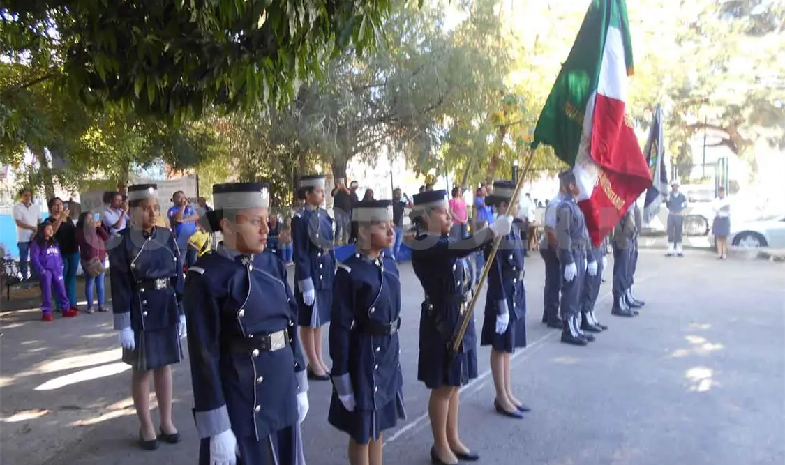 Realiza Jura de Bandera