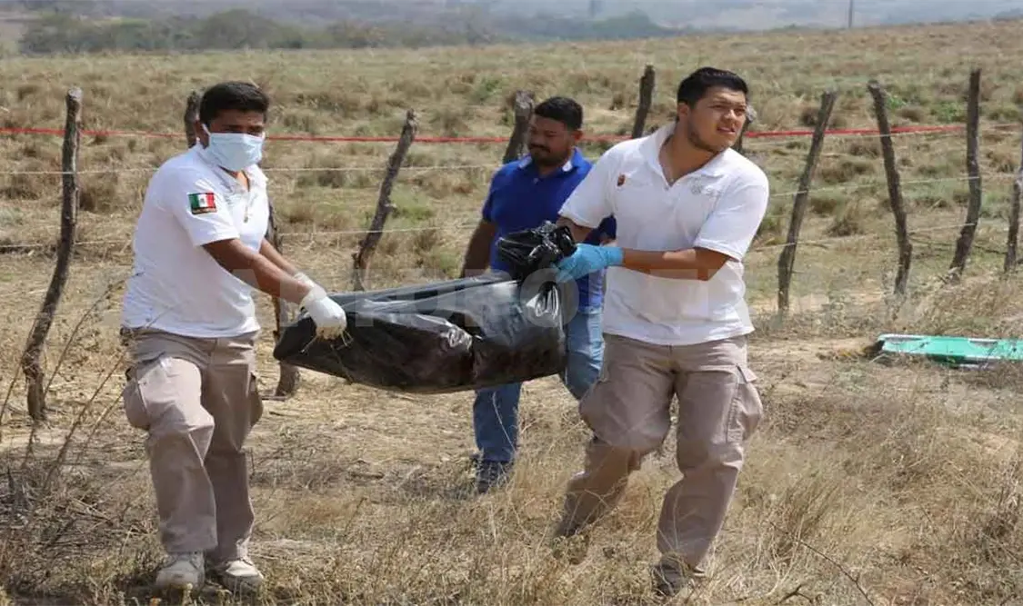 Localizan dos cuerpos debajo de alcantarilla