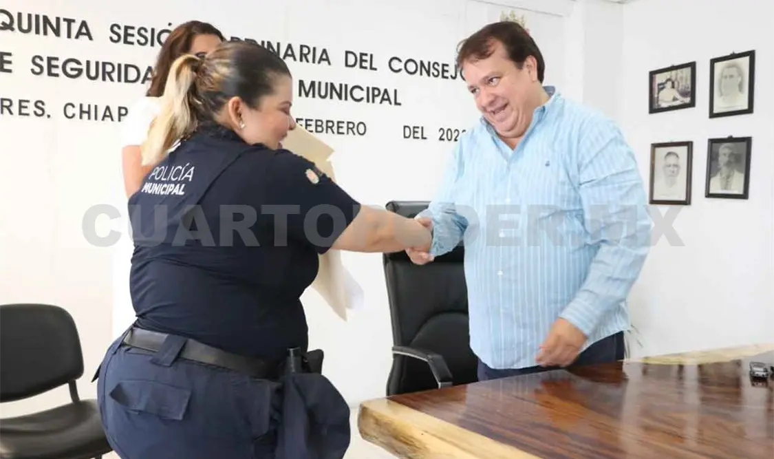 Agentes recibieron certificados de estudios