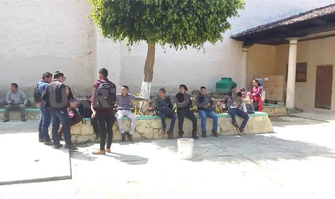 En huelga alumnos de la Universidad “Benito Juárez”