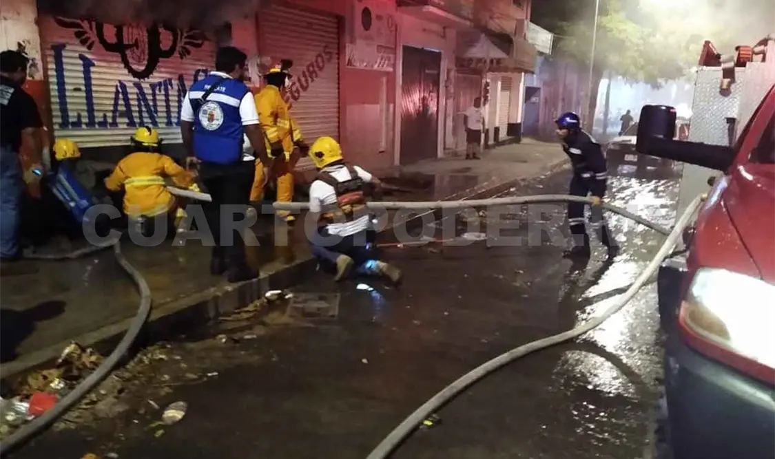 Se incendia refaccionaria de motocicletas