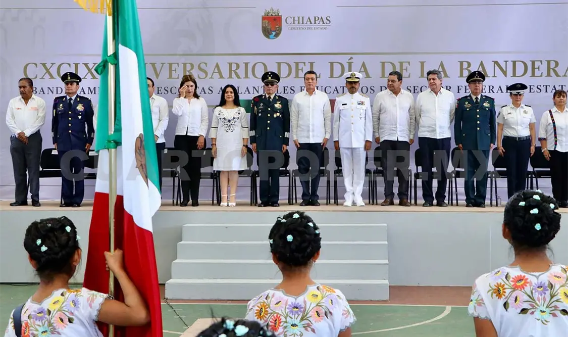 Encabeza REC ceremonia del Día de la Bandera