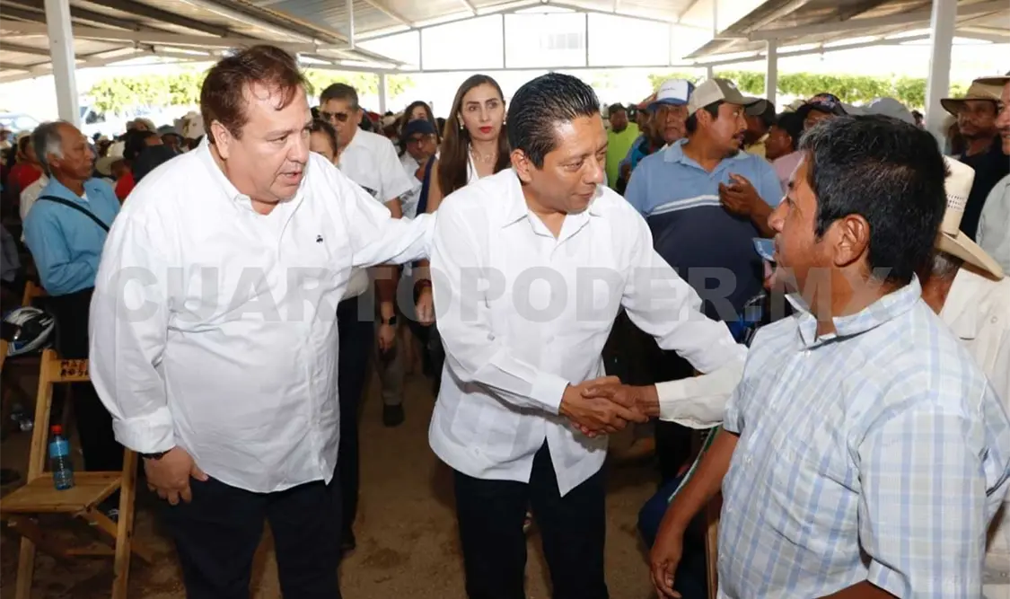 Entregan paquetes de herramientas a productores
