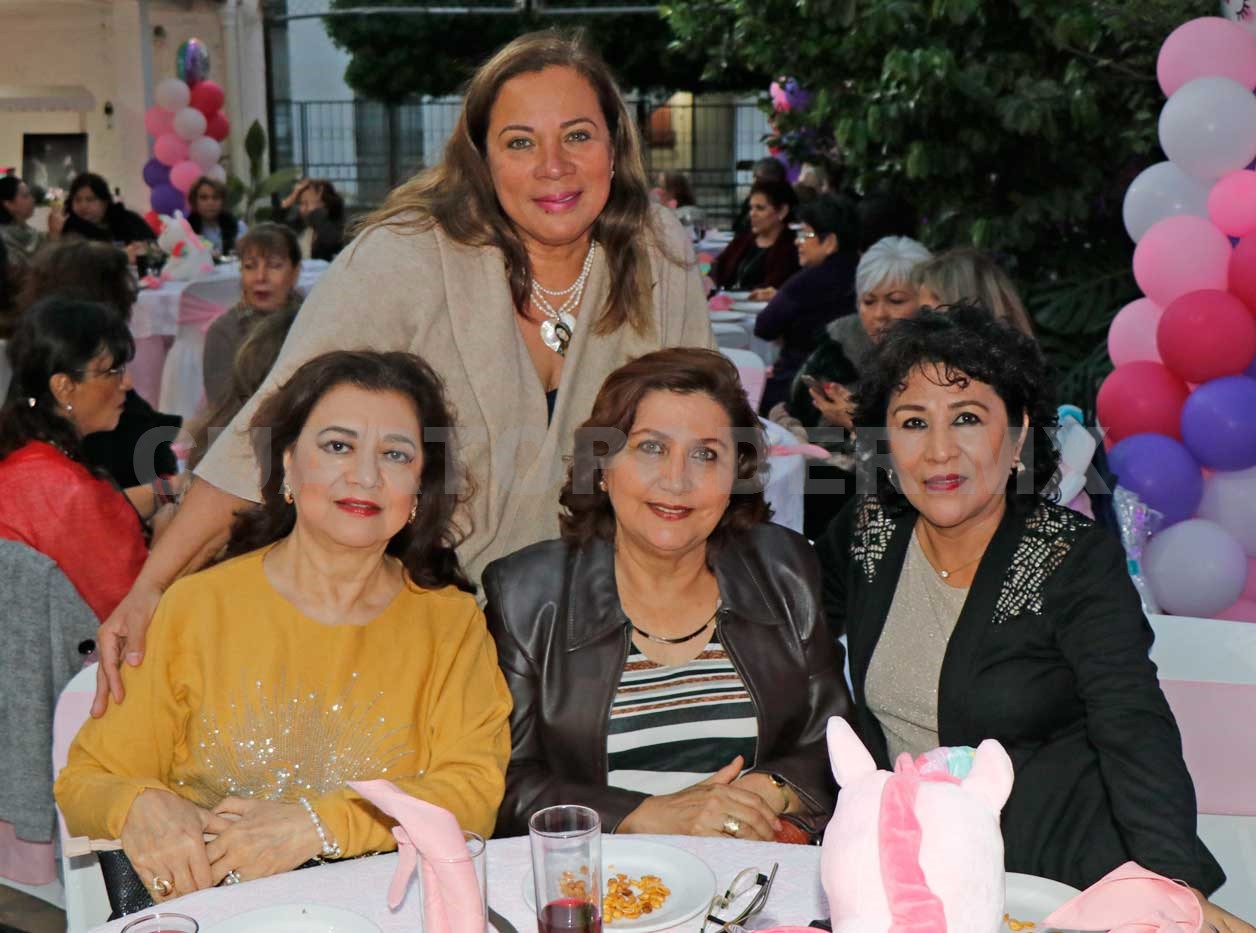 Carmen disfrutó su baby shower