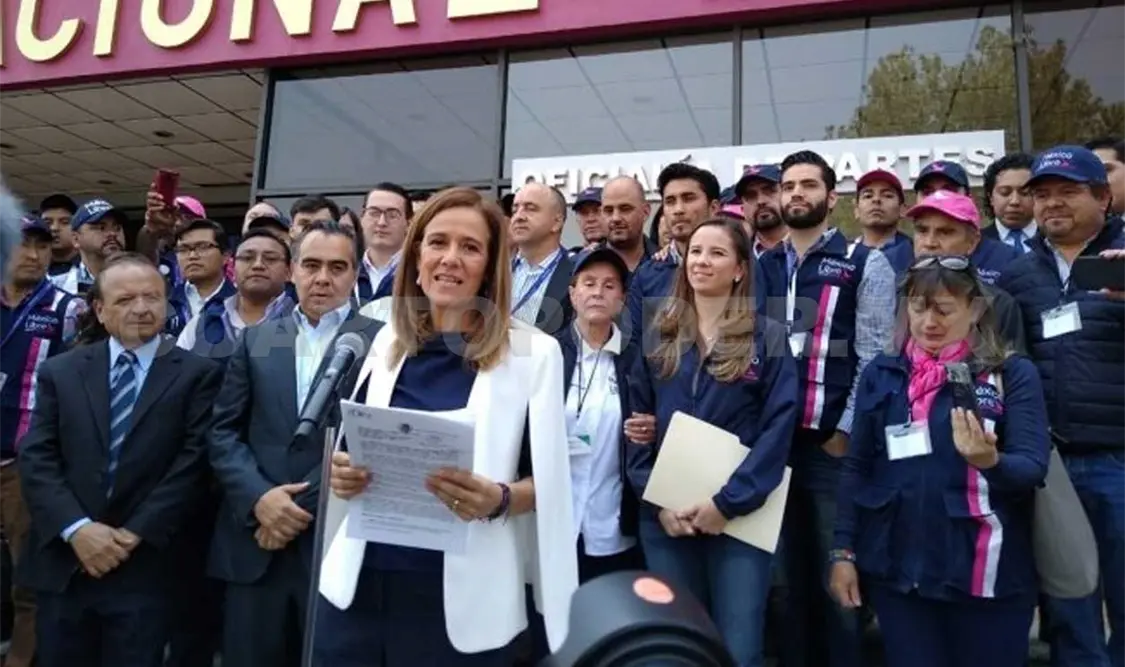Zavala presenta solicitud de registro ante el INE