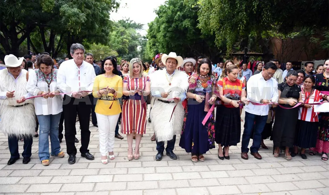 Llaven Abarca inaugura Expo-Venta “Chiapas a través de tus sentidos”