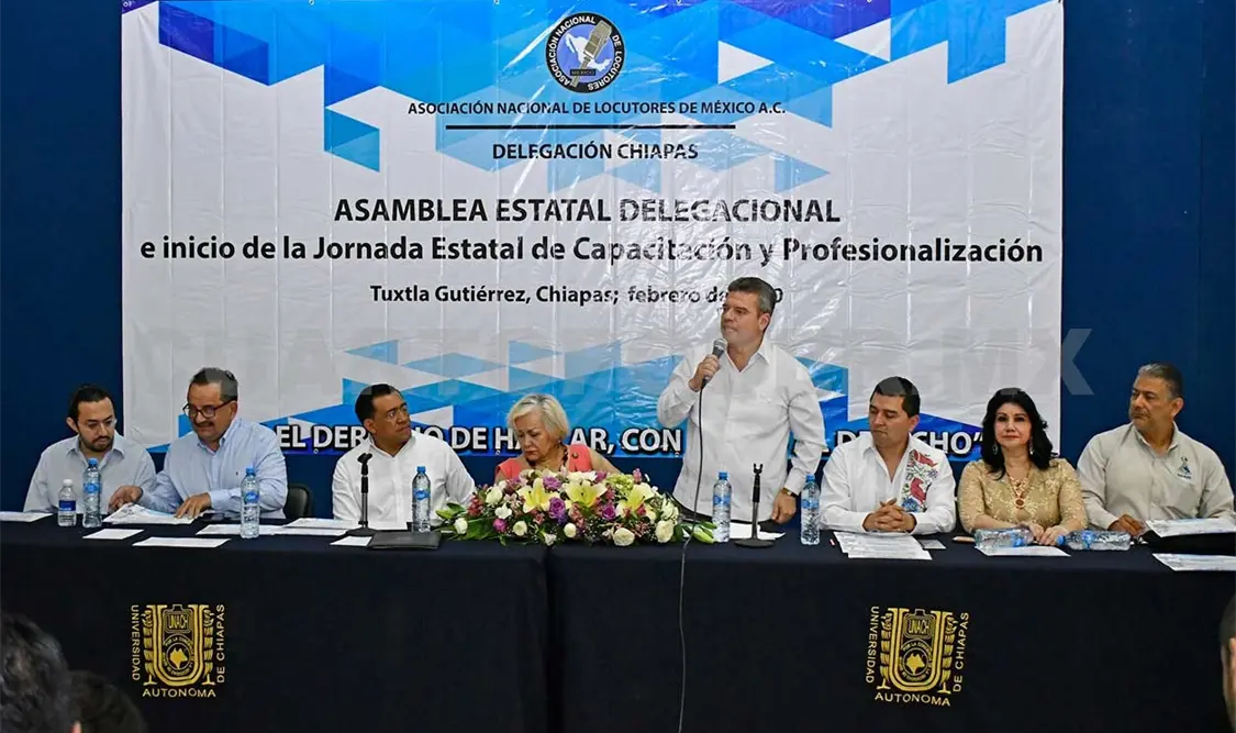 Asiste Brito a Asamblea Nacional de Locutores