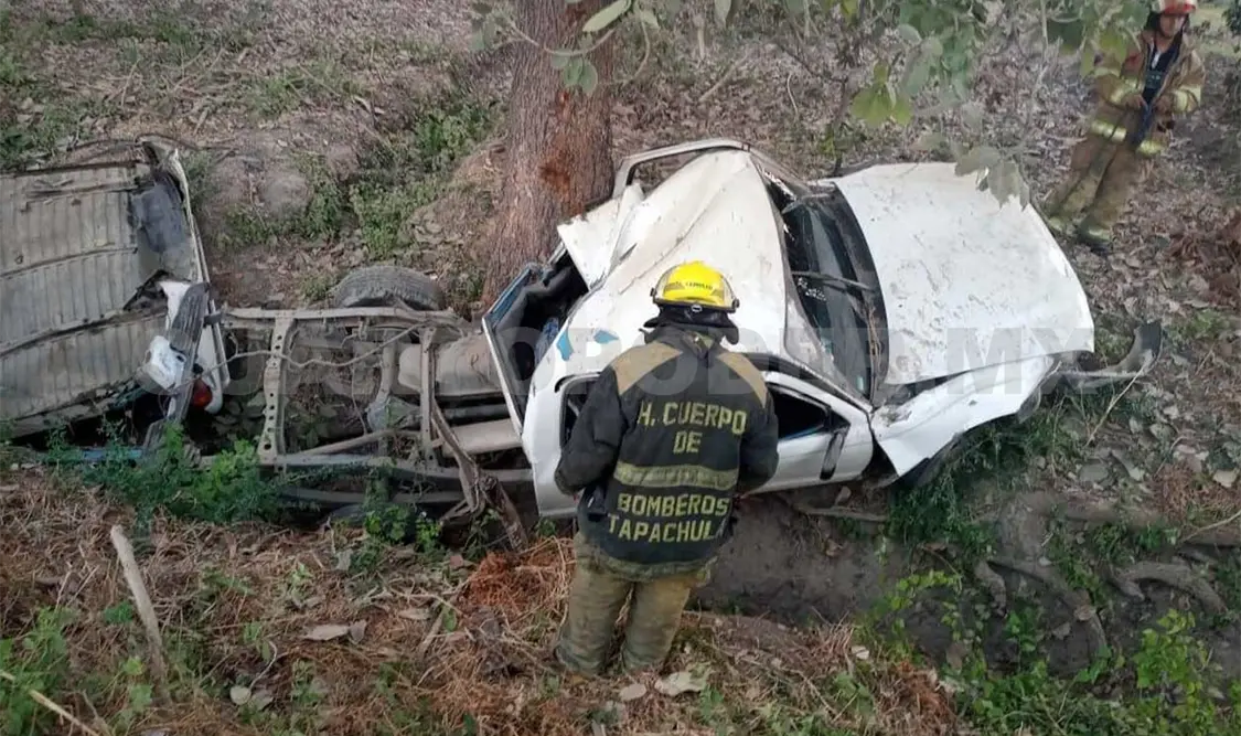 Queda atrapado entre los fierros retorcidos