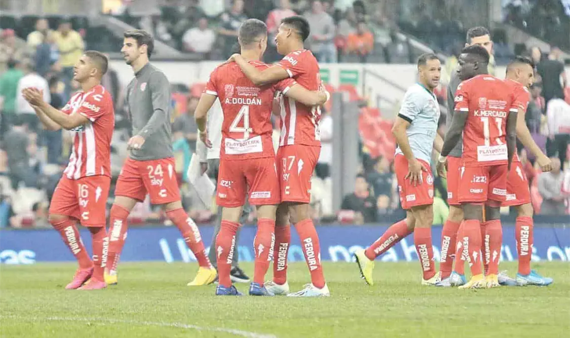 Necaxa aplasta al América en el Azteca