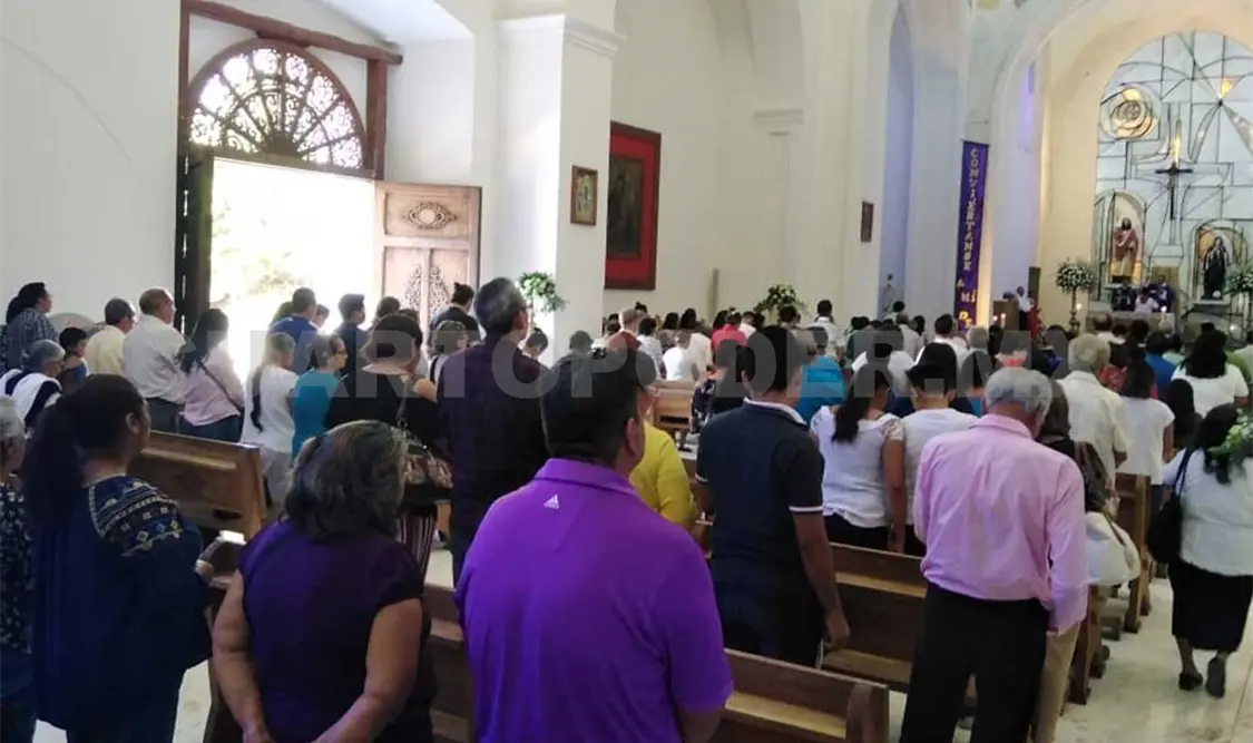 Baja afluencia de feligreses durante misa dominical