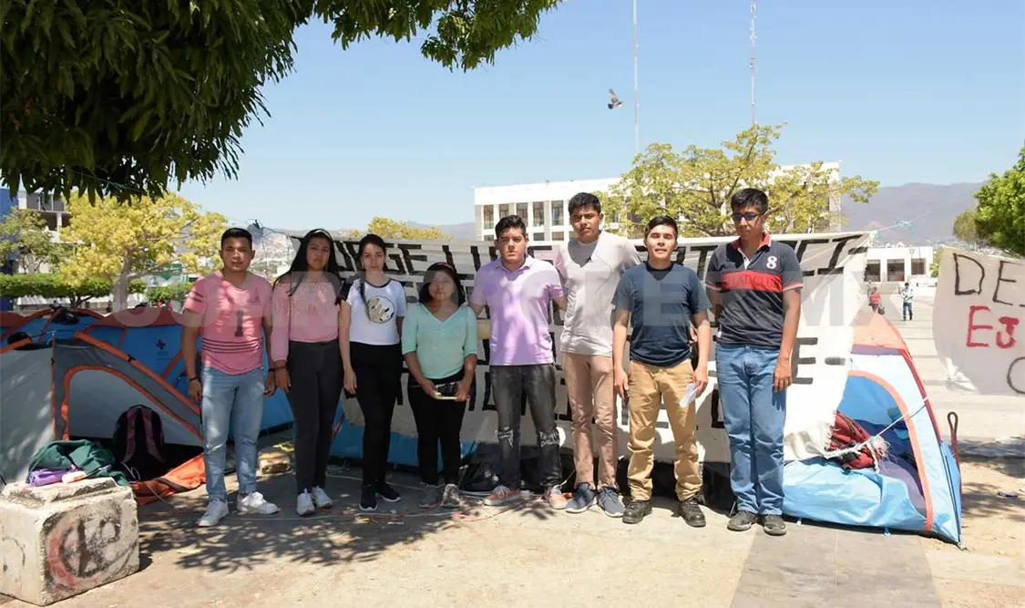Ocho aspirantes a la Unich inician huelga de hambre