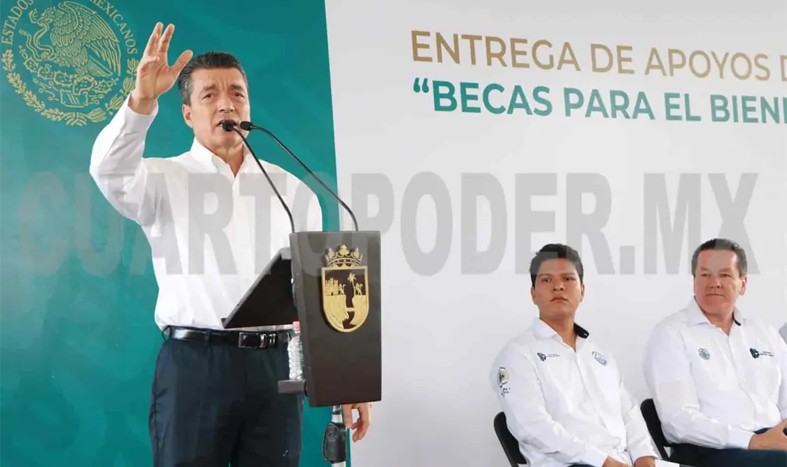 El gobernador señaló que desde las aulas se busca generar una nueva cultura de paz y bien común. CP