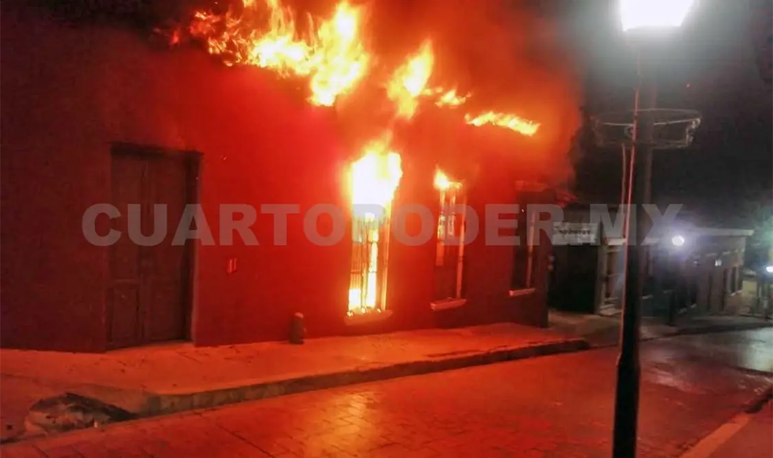 Incendio en mercado consume cinco locales