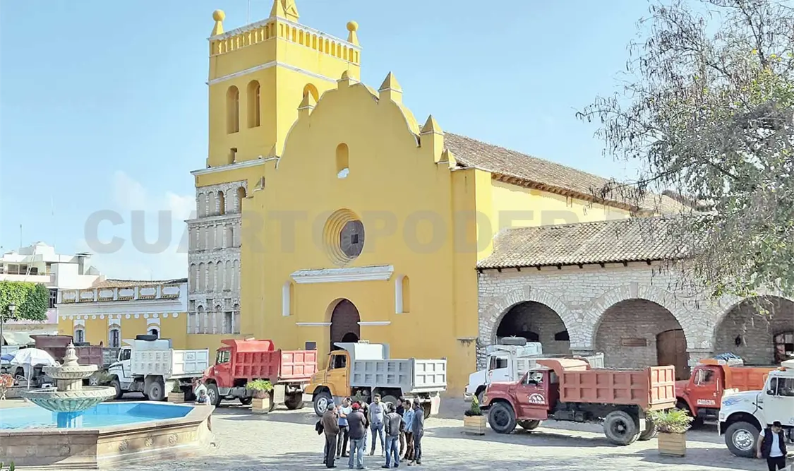Camioneros bloquean el centro de Comitán