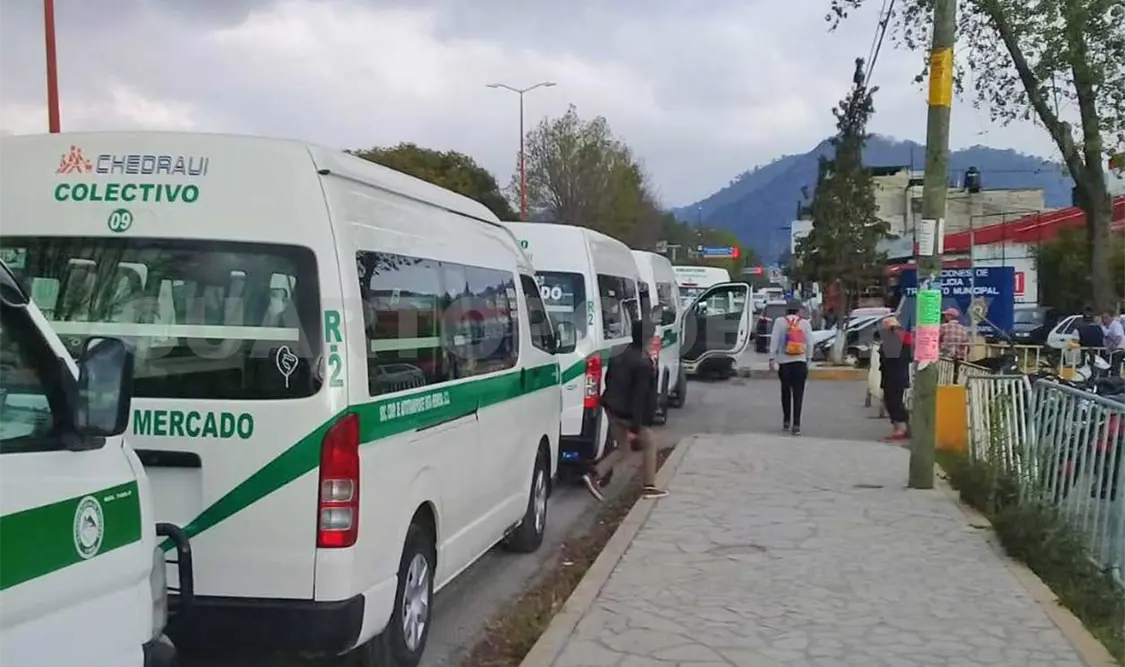 Se enfrentan transportistas concesionados e ilegales