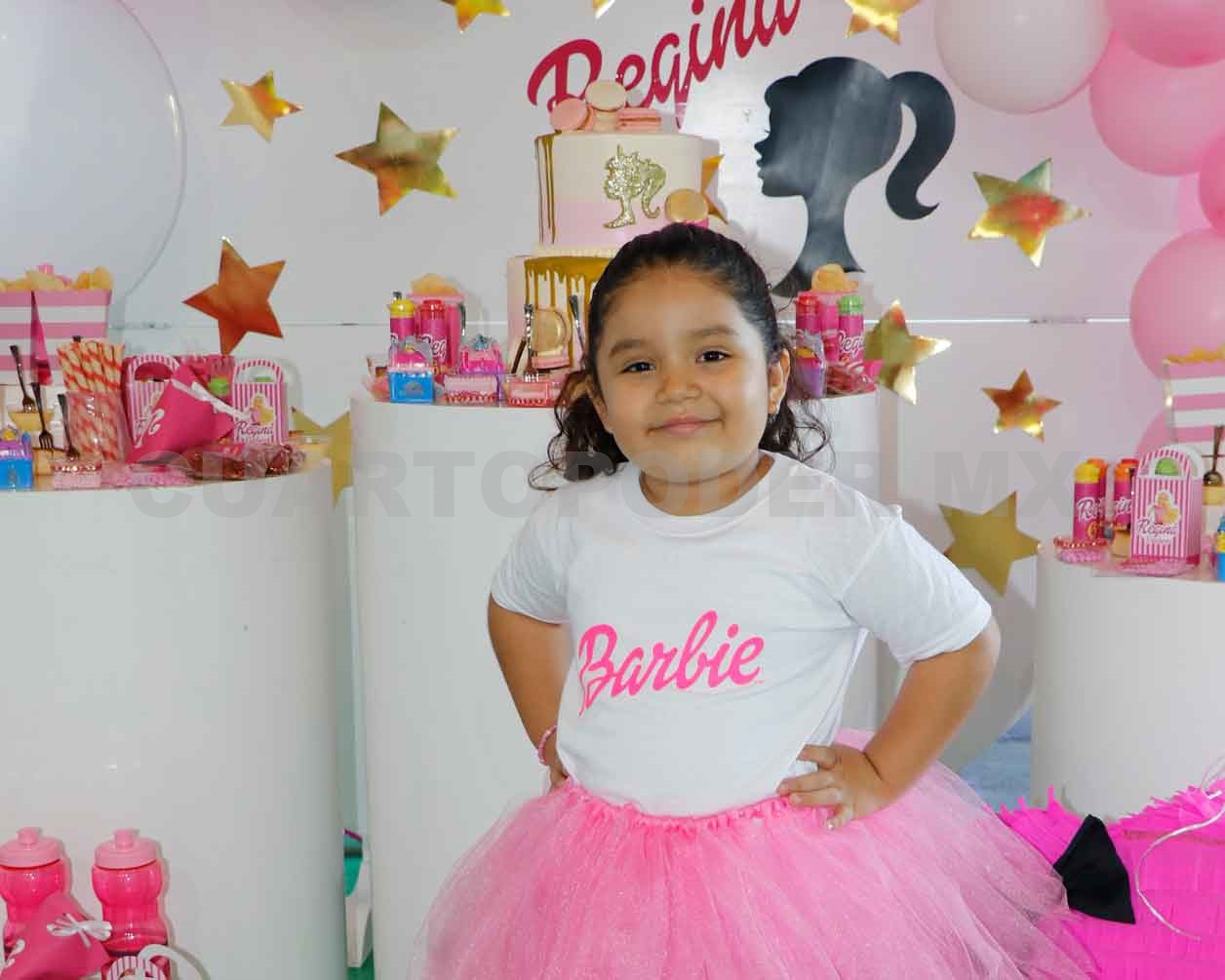 Seis años de una linda muñeca