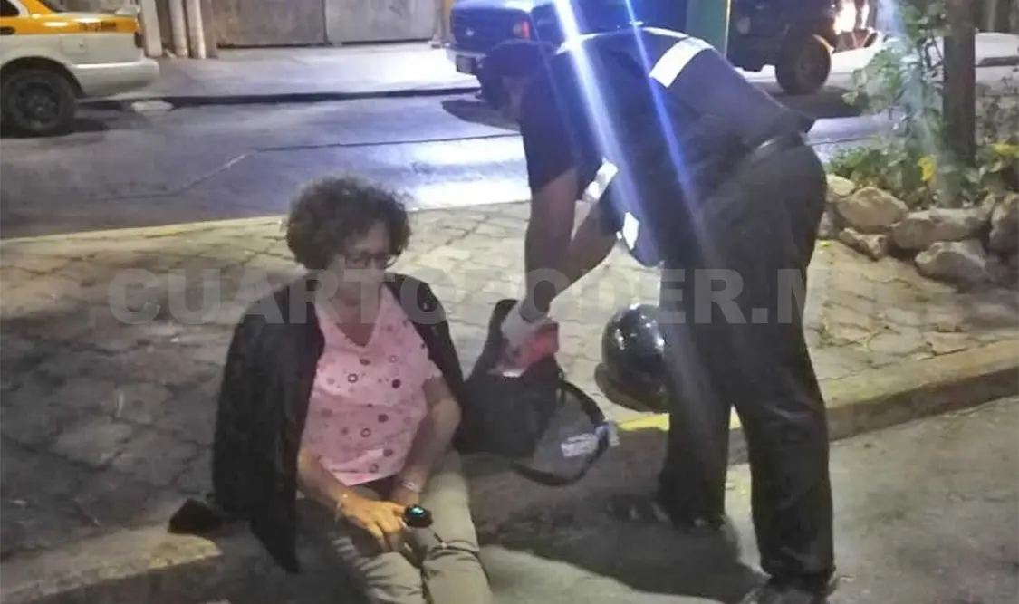 Socorristas atendieron a una persona lesionada la cual finalmente se negó a ser llevada a un hospital. CP