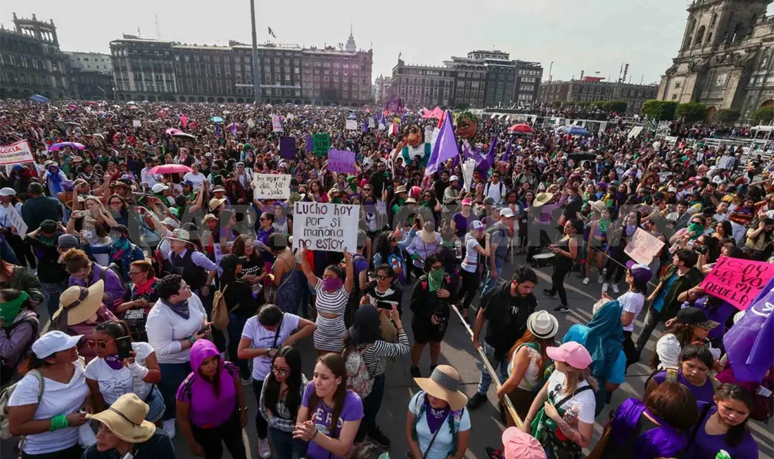 Marchan miles de mujeres contra la violencia