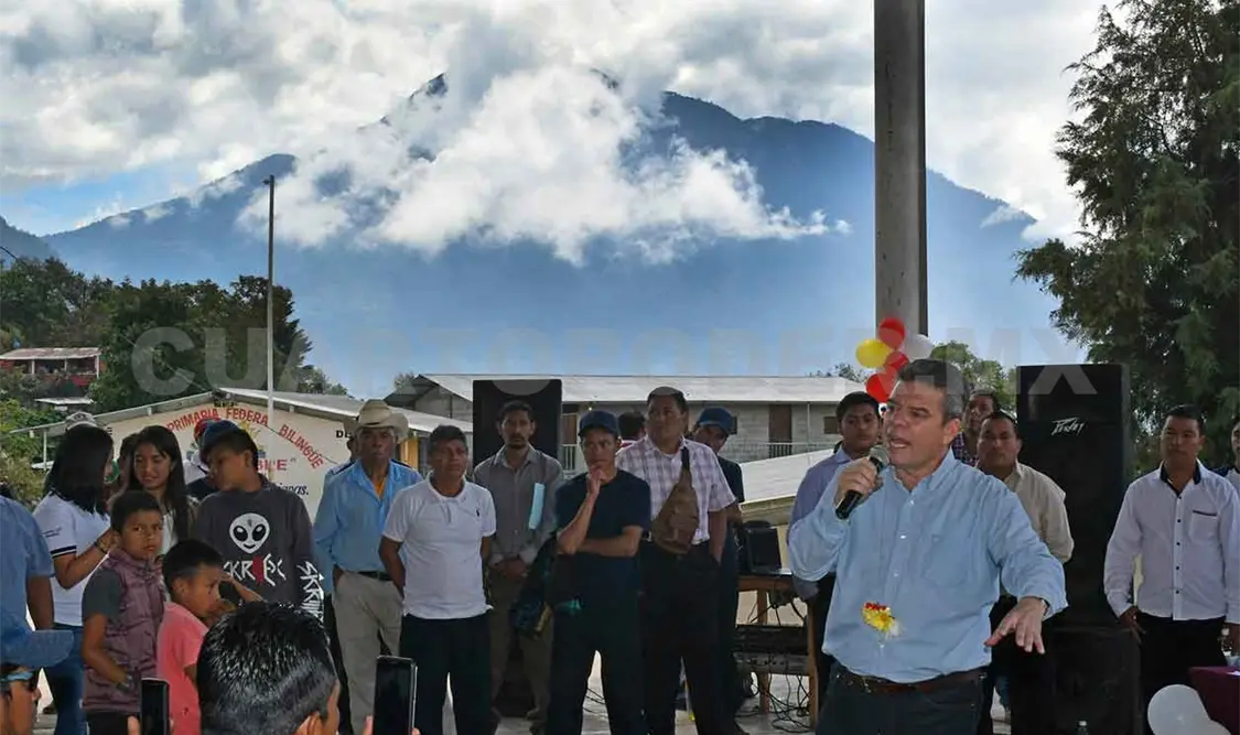 Convive Ismael Brito con habitantes del ejido Pavencul