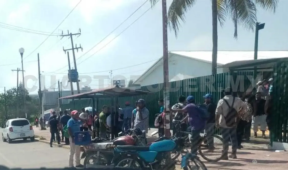 Obreros exigen mejores servicios médicos