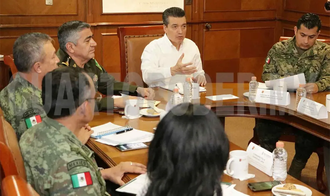 El gobernador encabezó la Mesa de Seguridad, donde reconoció el trabajo que realiza la VII Región Militar a favor de la integridad ciudadana. CP
