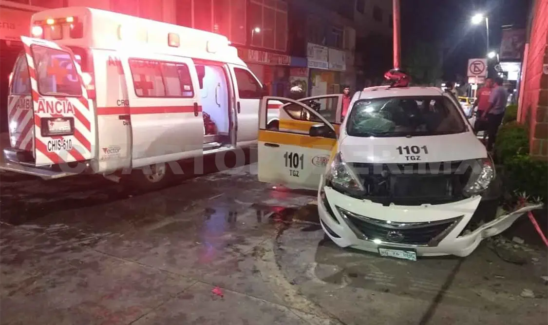 Cuatro heridos en choque de camioneta y taxi